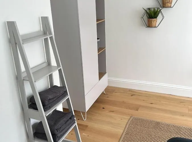 Lovely 1 Bed Flat *Free Parking* Hoe/Barbican Plymouth