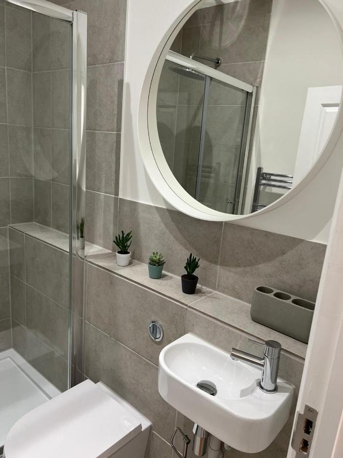 Lovely 1 Bed Flat *free Parking* Hoe/barbican Apartment *